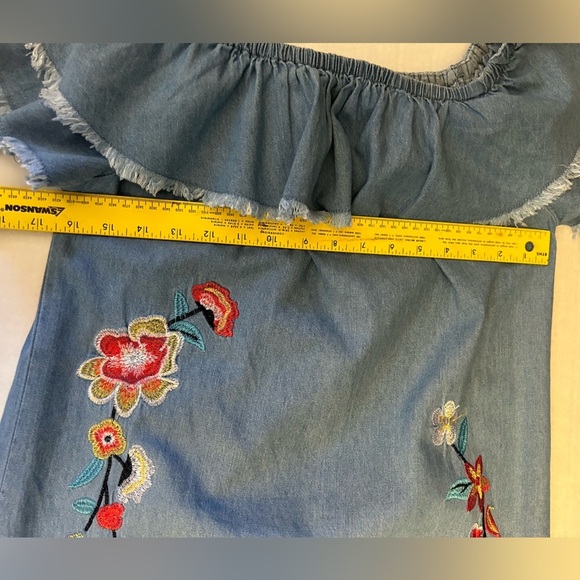 Denim chambray off the shoulder sundress Casual w/embroidered detail. Sz-S. AA16 - Picture 10 of 11